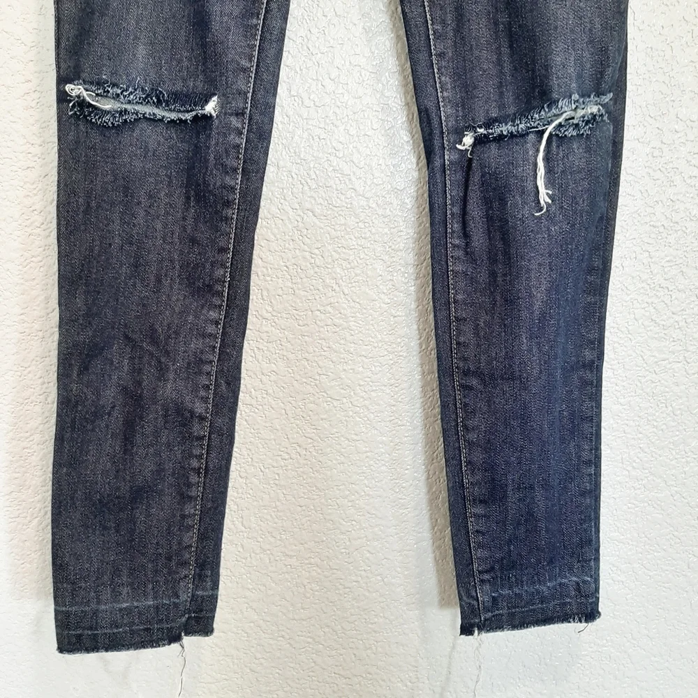 ⭐️5/$20 KSK Denim Distressed Busted Knee Jeans Size 27